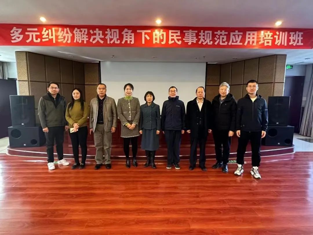 图为与会人员合影.jpg