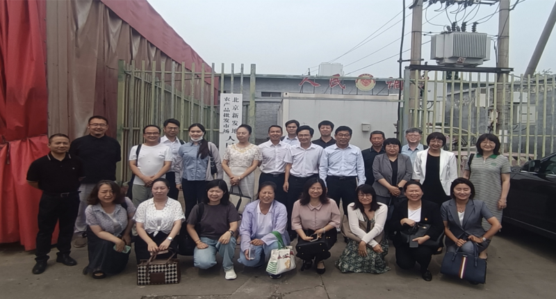 图为与会人员合影.png