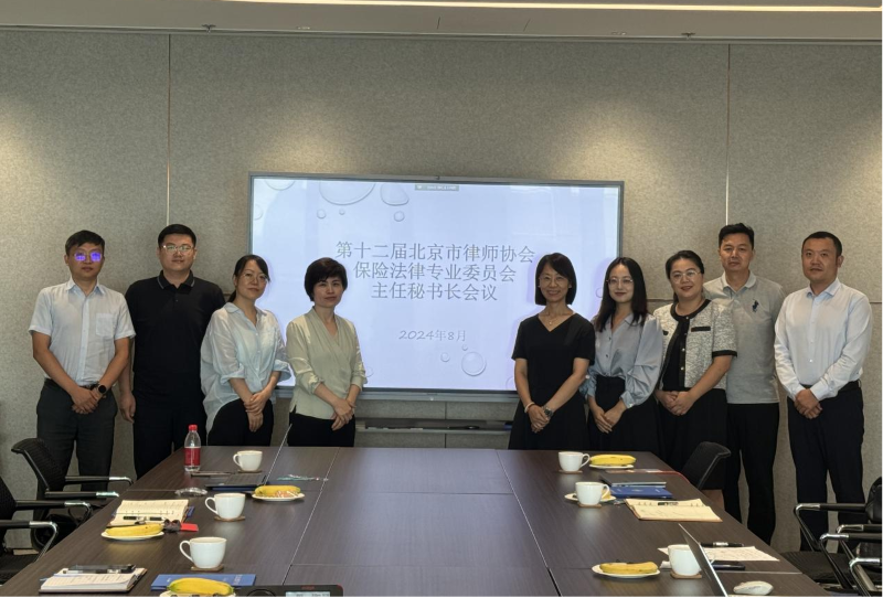图为与会人员合影.png