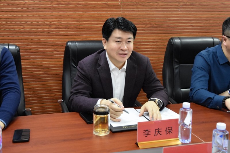 2.11 专利委 图为市律协副会长李庆保.jpg